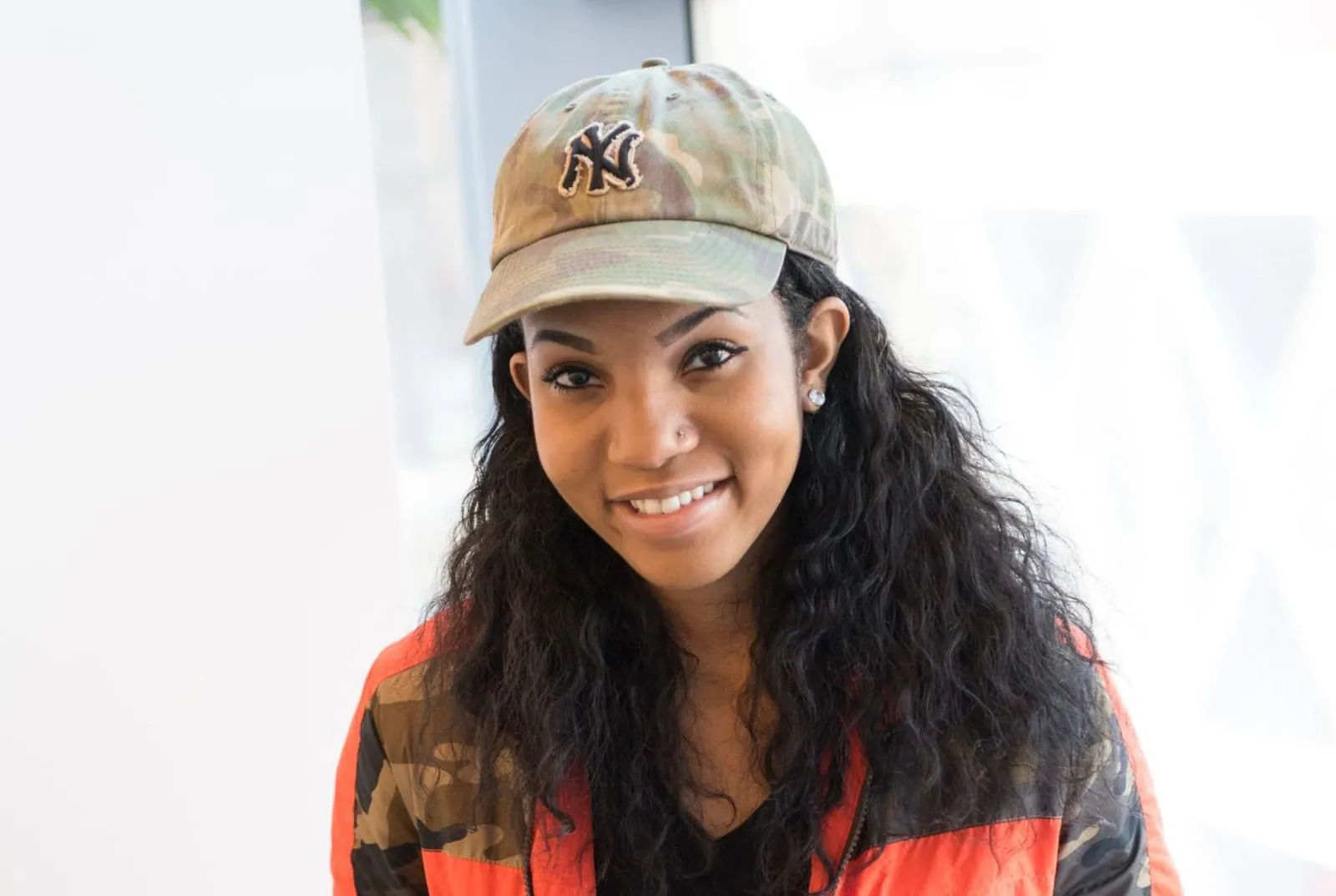 how.fm-women-in-blue-collar