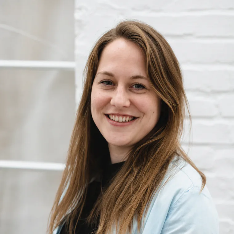 Theresa, COO at how.fm